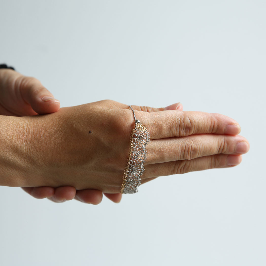 Matsu Bracelet (シルバー×ゴールド)Takahashi Naomi - Crochet with Wire -