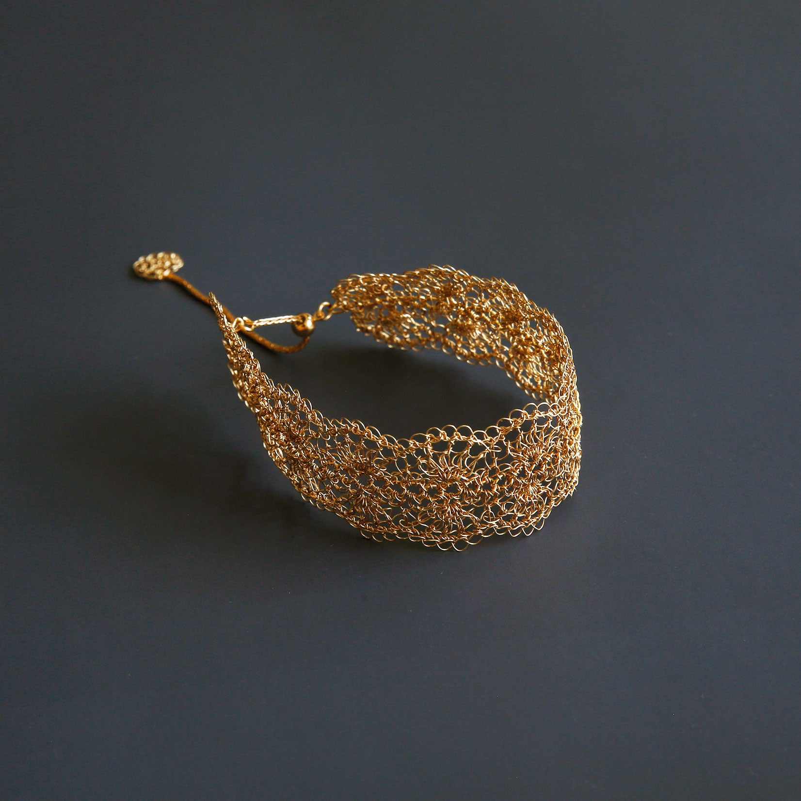 Matsu Bracelet#2(ゴールド)Takahashi Naomi - Crochet with Wire -