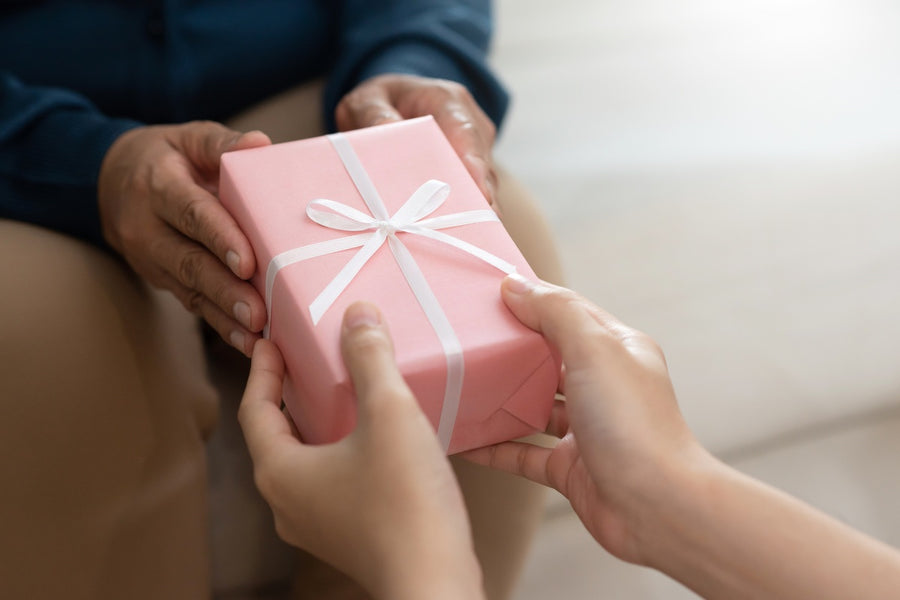 長寿祝いの年齢はいつ？由来やお祝いの色をご紹介