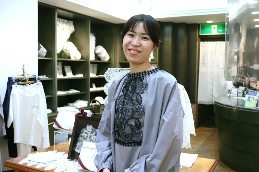 私と近沢レース店 Vol.003「自分と同世代の人にも良いものにたくさん触れてほしいし、そのきっかけが近沢レース店であってほしい」——販売スタッフ（社員）ののか