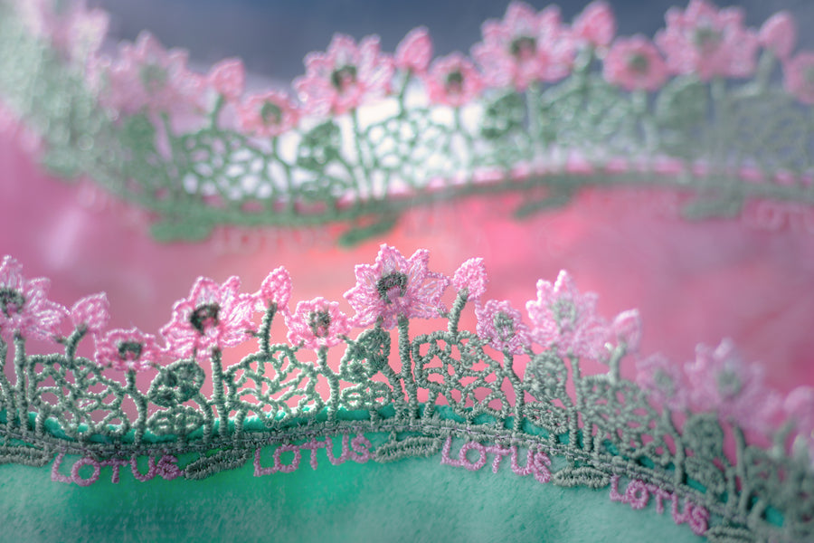 泥に染まることなく、逆境を乗り越える。「ロータス～蓮の花～」