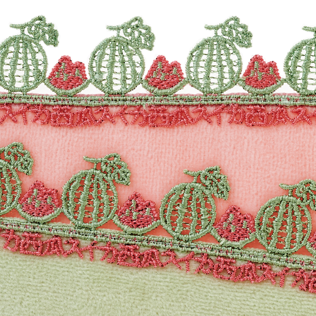 いちばん美味しいところをガブリ。シーズンタオルハンカチ「スイカ  