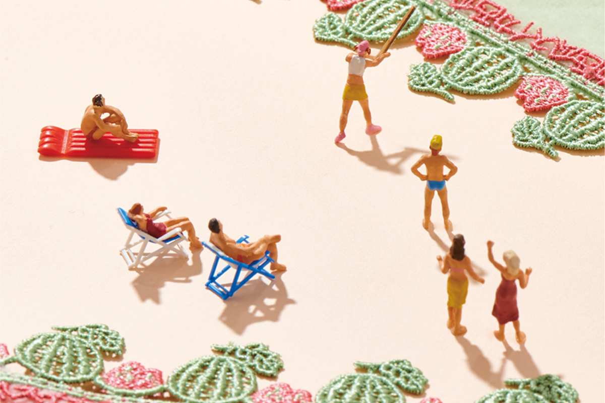 いちばん美味しいところをガブリ。シーズンタオルハンカチ「スイカ  